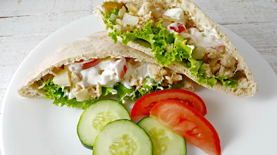 Easy Gyro Style Chicken Pita Sandwiches For Two 20 Min Zona Cooks