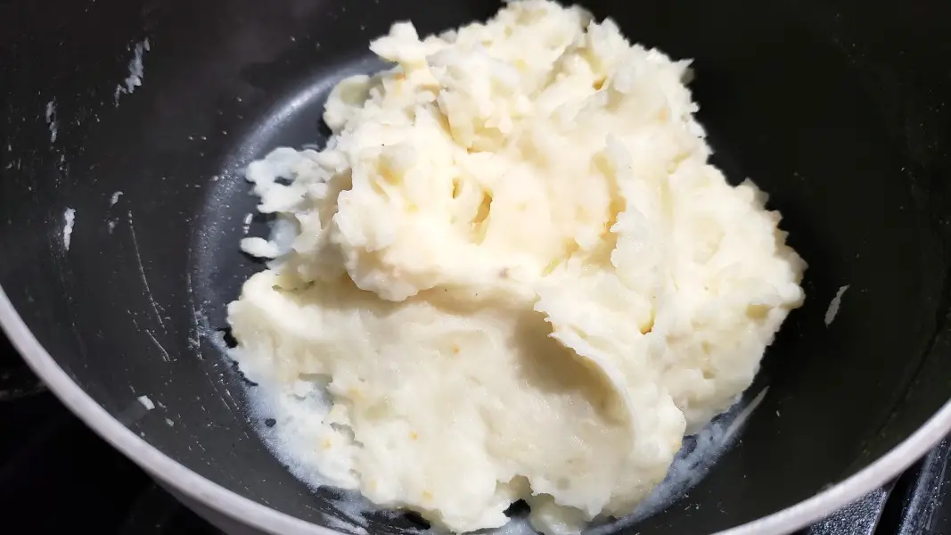 mashed potatoes in a pan