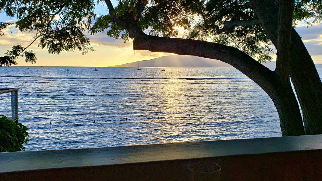 ocean side dining view at Kimo's in Lahaina