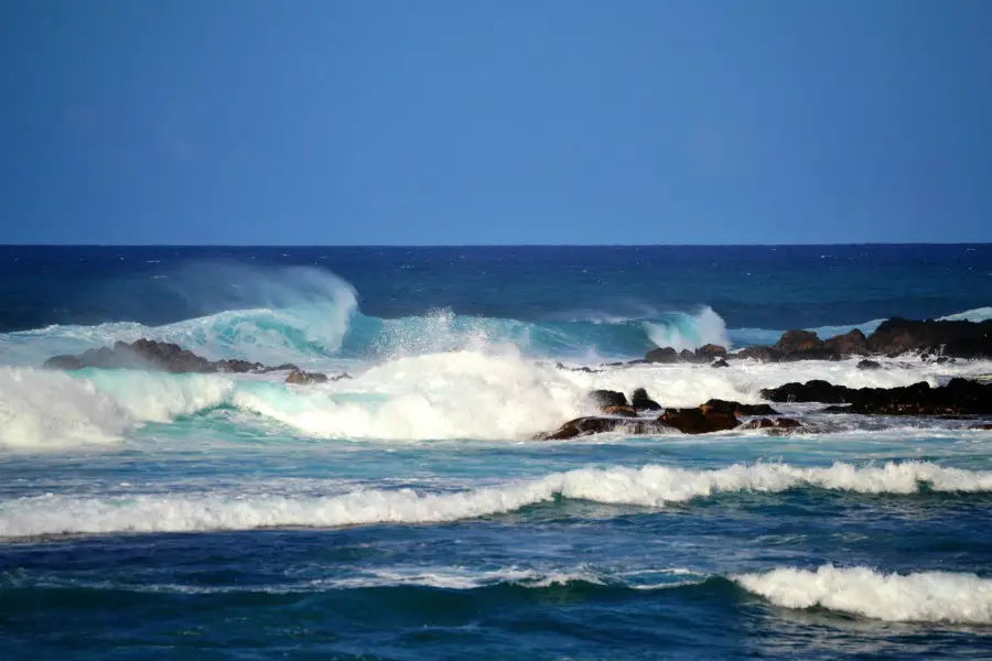 giant waves crashing at Ho'okipa Beach Park