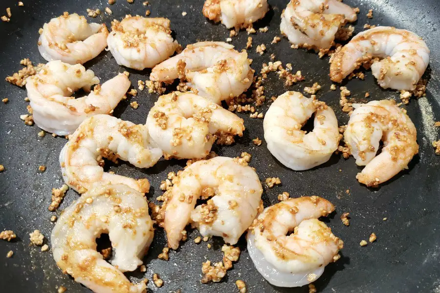 pad Thai shrimp, garlic, ginger, and salt frying in a pan