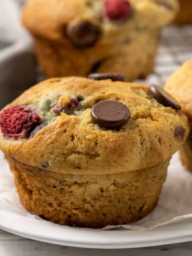 10 Ingredient Raspberry Banana Muffins