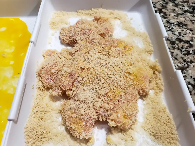 chicken breast dredge in panko bread crumbs