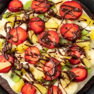 Fruity Brownie Pizza in a pie pan.