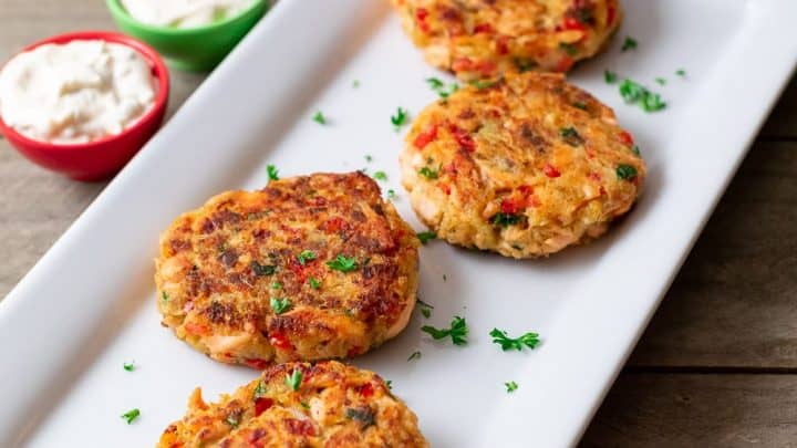 easy salmon cakes on a platter