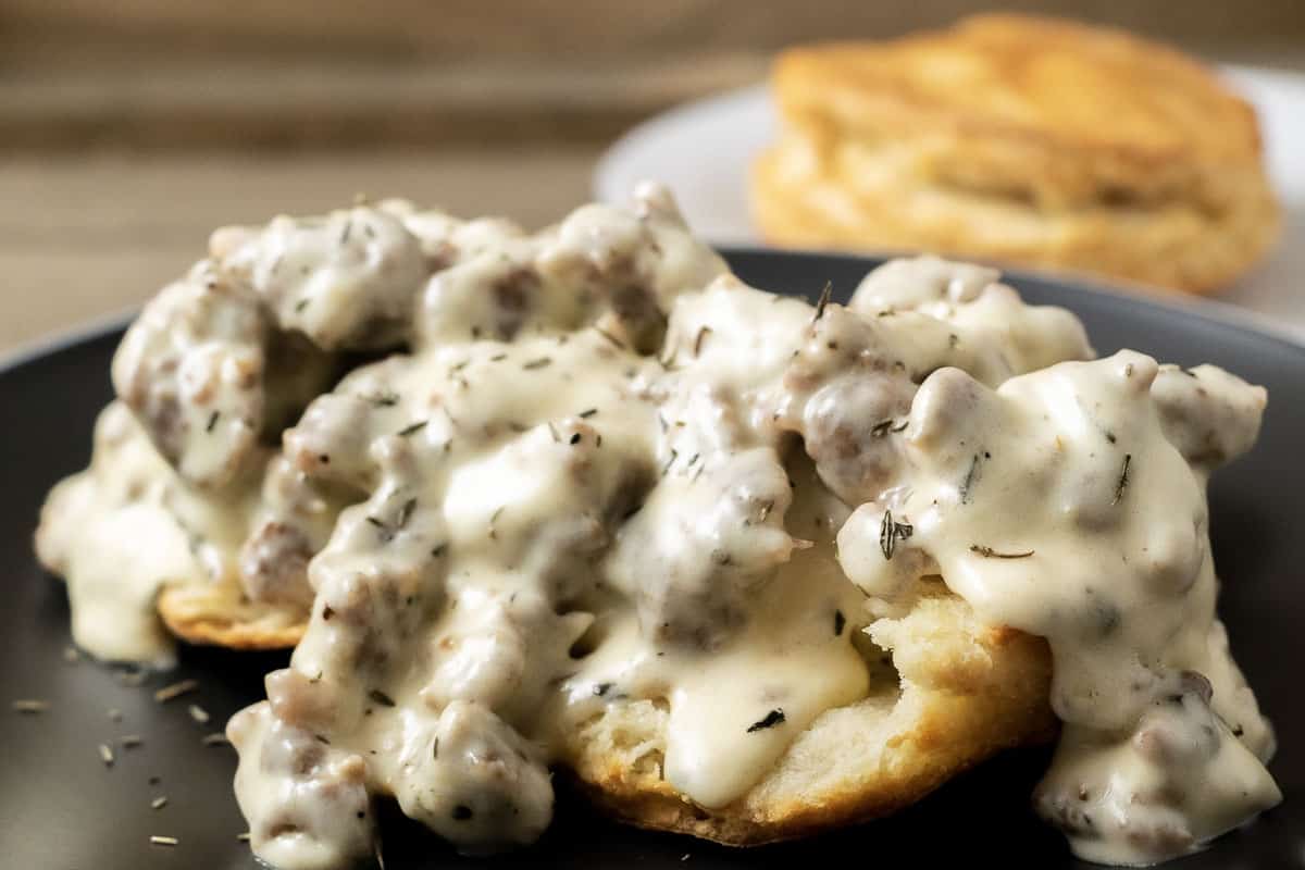 Sausage Gravy for 2 over biscuits from scratch