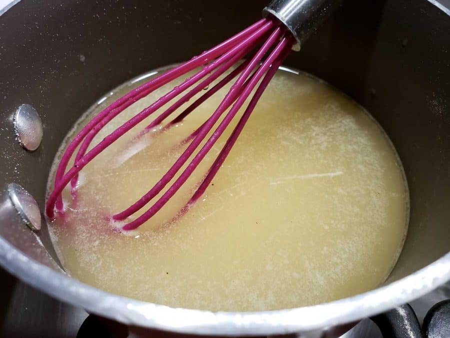 chicken gravy from scratch in a sauce pan