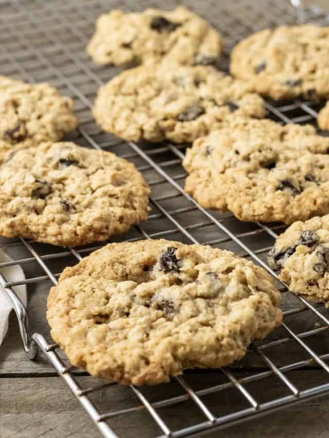 Soft Oatmeal Raisin Cookies
