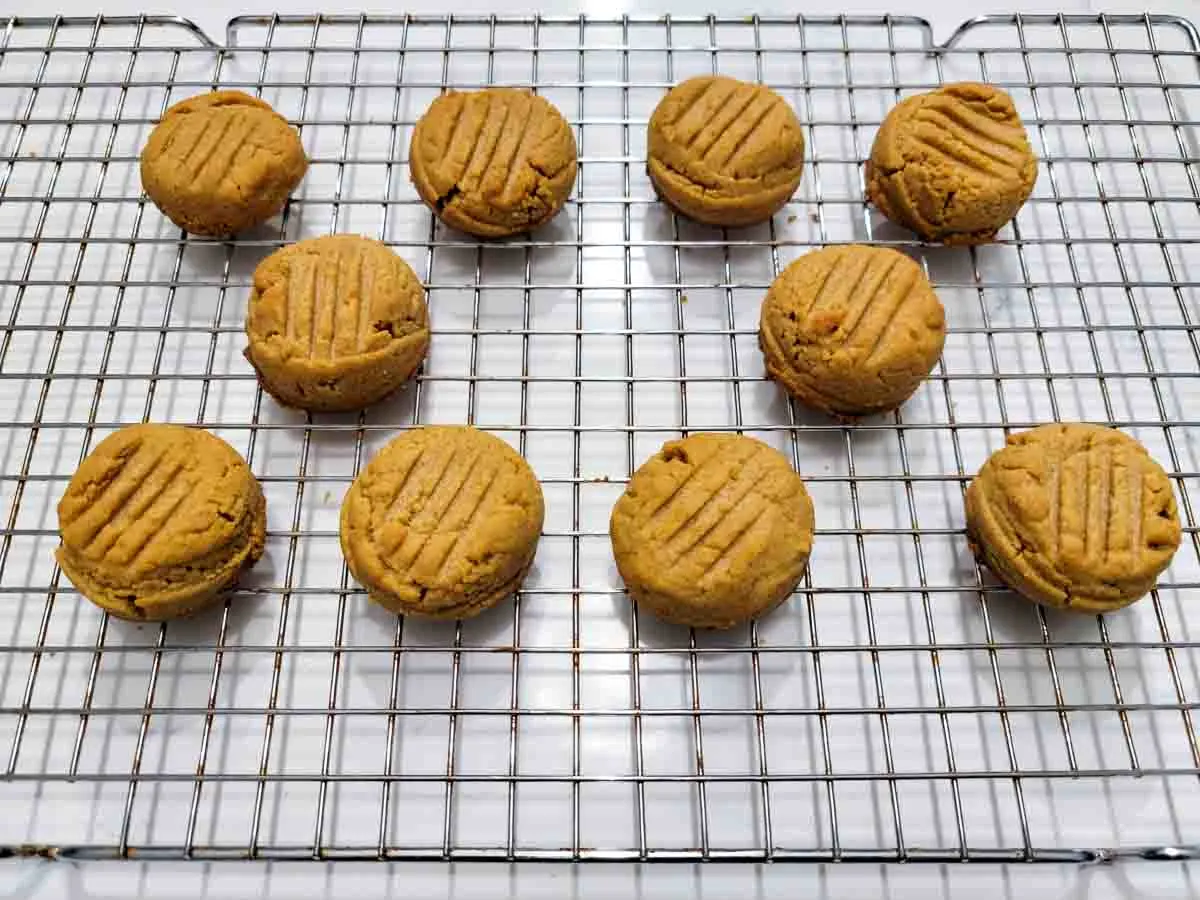 Peanut Butter Cookies cooling on a wire rack.