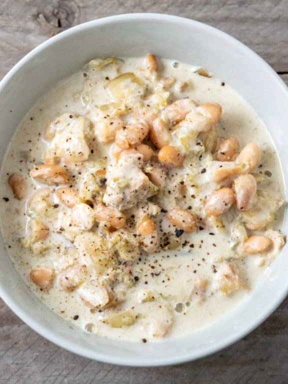 Crock Pot Creamy White Chicken Chili • Zona Cooks