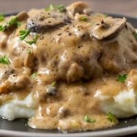 cropped-Salisbury-Steak-and-Mushroom-Gravy-Dinner-for-Two-25.jpg