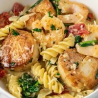 cropped-Shrimp-and-Scallop-Pasta-Recipe-for-Two-10.jpg