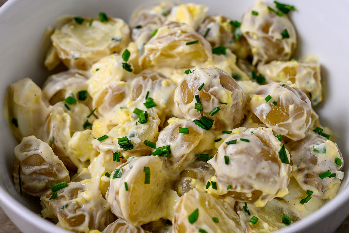 1 lb Potato Salad in a bowl.