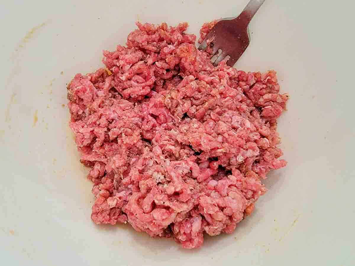 ground beef, Worcestershire sauce, seasoning salt, garlic powder, and black pepper in a large bowl.