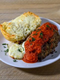 Pepperoni Pizza Meatloaf and a side of garlic bread.