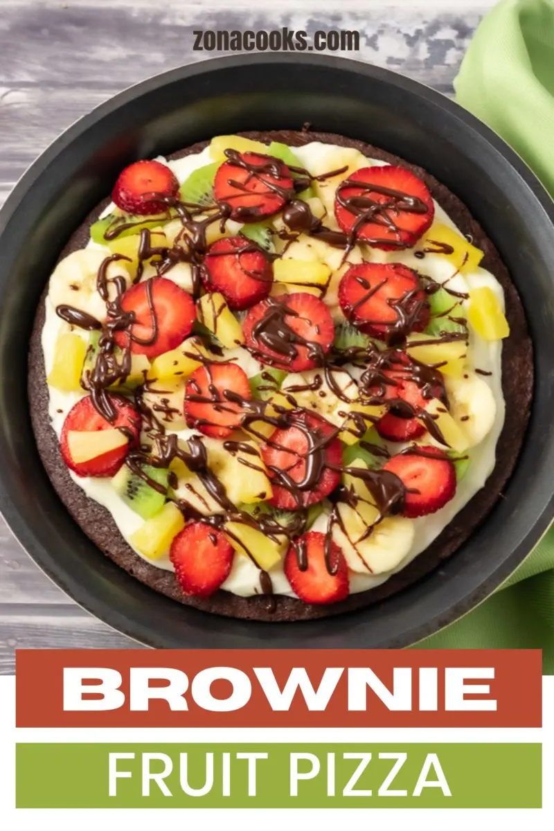 Brownie Fruit Pizza in a pie dish.