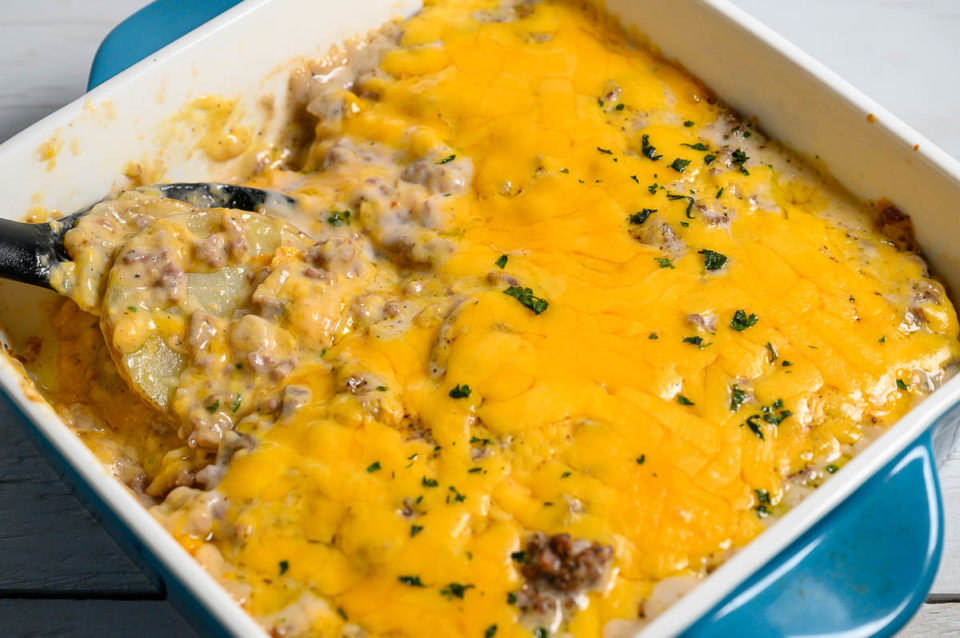 Cheesy Ground Beef and Potato Casserole (Just 6 ingredients!) • Zona Cooks