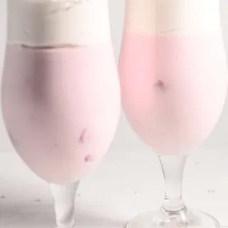 3 Ingredient Strawberry Fluff in two tall glasses.