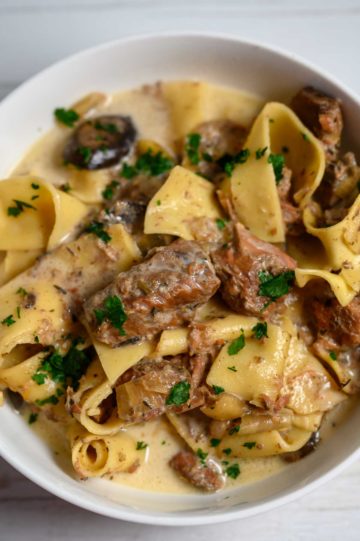 Slow Cooker Creamy Beef Pappardelle • Zona Cooks