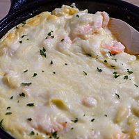 Garlicky Shrimp Alfredo Bake