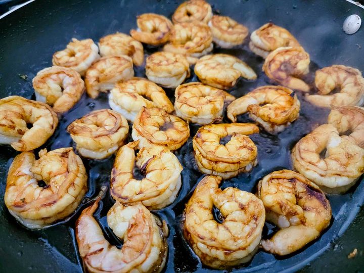 shrimp cooking in dark soy sauce.